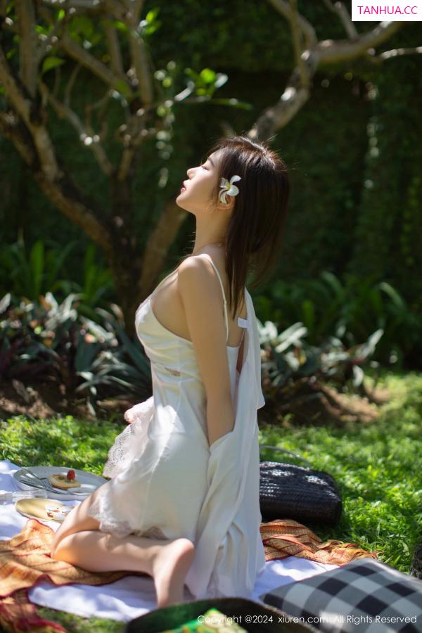 綺裡嘉 绮里嘉 [XiuRen]高清写真图 2024.03.19 No.8256 绮里嘉ula 美腿丝袜第8张图片